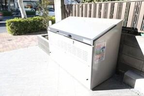 Unclassified image, 5 of 6, button - 2 stops 5 minutes to Ikebukuro, 7 stops to Shinjuku 15 minutes, new 1LDK (Tokyo)