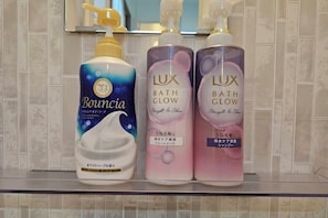 Three bottles of bath products on a bathroom shelf. - 2 stops 5 minutes to Ikebukuro, 7 stops to Shinjuku 15 minutes, new 1LDK (Tokyo)
