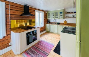 Réfrigérateur, four, plaque de cuisson, cafetière/bouilloire