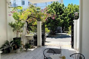 Outdoor dining - Aroma Home (Da Nang)