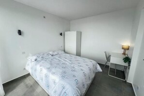 Unclassified image, 4 of 8, button - Bedroom - Serene with Chinese-Parisian Warmth (Rosny-sous-Bois)