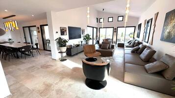 Smart TV, fireplace, foosball, table tennis