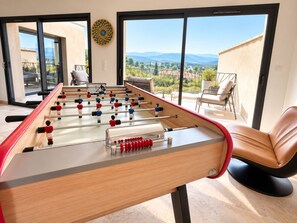 Upper living 1