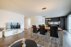 Unclassified image, 5 of 14, button - Swiss Living High-Tech Kitchen, 1G WiFi, Balcony (Kulm District)