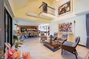 المنشأة من الداخل