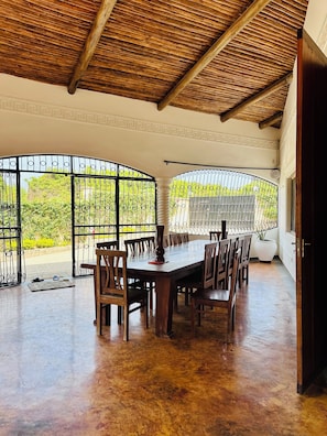 Outdoor dining - Villa Jahawi (Diani Beach)