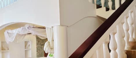 Soundproofing, free WiFi