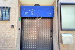 Unclassified image, 2 of 9, button - 4 bedrooms, 2 bathrooms, 2 toilets, spacious house with convenient transportation (Kyoto)