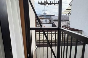 Room - 4 bedrooms, 2 bathrooms, 2 toilets, spacious house with convenient transportation (Kyoto)