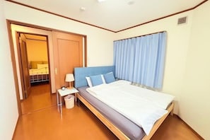 Room - 4 bedrooms, 2 bathrooms, 2 toilets, spacious house with convenient transportation (Kyoto)