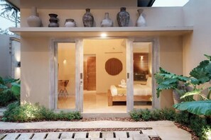 المنشأة من الخارج