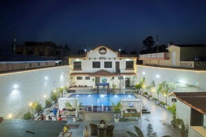 Outdoor pool - Nansc Hotel (Bhairawa)