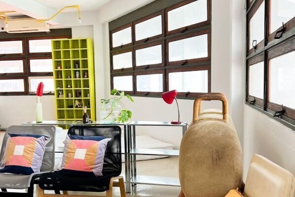 المنشأة من الداخل