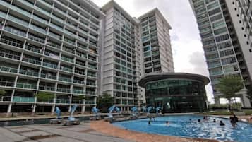 Kolam renang terbuka