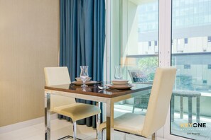 Dining - The Cosmopolitan | Spacious Studio (Dubai)