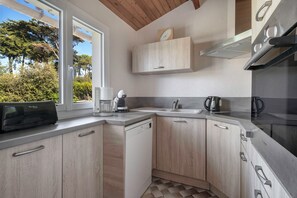 Kühlschrank, Mikrowelle, Ofen, Geschirrspüler