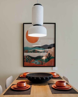 Classic Apartment, City View | In-room dining