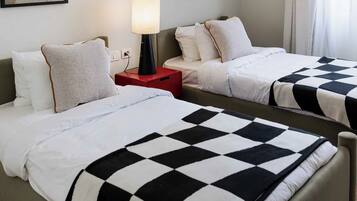 Minibar, escritorio, espacio para trabajar con un portátil