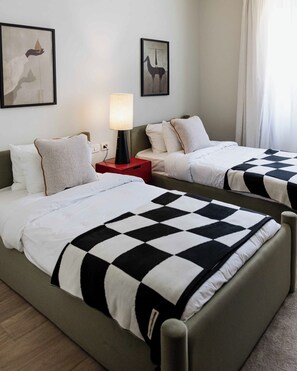 Minibar, desk, laptop workspace, blackout curtains - Sodic Villette New Cairo by BirdNest (New Cairo)