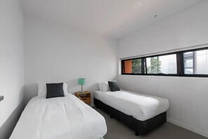 Room - A 3BR Apt Next to Melbourne Zoo, FREE Parking (Parkville)