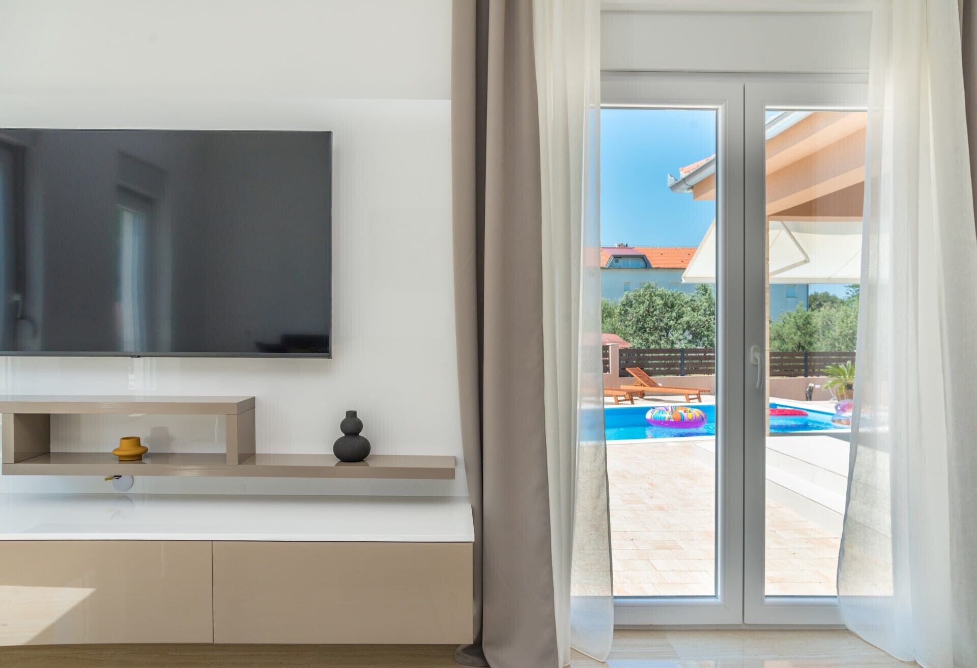 المنشأة من الداخل