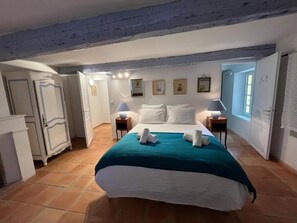 5 chambres, fer et planche à repasser, Wi-Fi, draps fournis