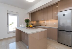 Dishwasher, coffee/tea maker, cookware/dishes/utensils - Villa Kunfin Zadarvillas (Bibinje)