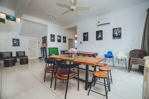 Unclassified image, 3 of 66, button - d'Lux 6BR16-25px Pool/BBQ/NetFlx/HotPot/KTV/Mahjong (Bandar Penawar)