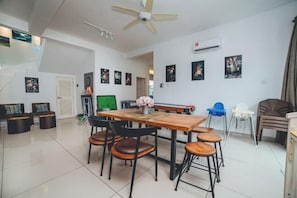 Dining - d'Lux 6BR16-25px Pool/BBQ/NetFlx/HotPot/KTV/Mahjong (Bandar Penawar)
