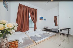 Room - d'Lux 6BR16-25px Pool/BBQ/NetFlx/HotPot/KTV/Mahjong (Bandar Penawar)