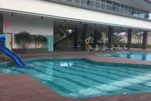 Outdoor pool - d'Lux 6BR16-25px Pool/BBQ/NetFlx/HotPot/KTV/Mahjong (Bandar Penawar)