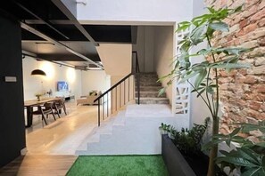 Interior - Galaria 4BR 17Pax NearTC, DinosaurLand, PS4, Netfx (Kuala Kuantan)
