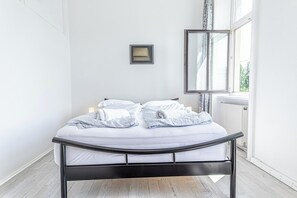 Basic Apartment | Iron/ironing board, free WiFi - Charming 3BR Urban Retreat Vienna (Vienna)