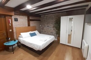 Cots/infant beds - OLD TOWN NEAR THE BEACH by www.sansebastianapartments.es (San Sebastian)