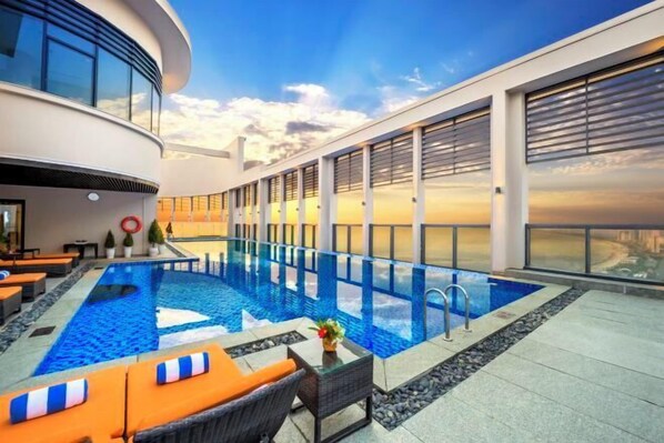 Kolam renang terbuka