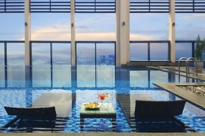 Outdoor pool - Luxury Ocean View Suites_My Khe Beach_Hinata Apartment (Da Nang)