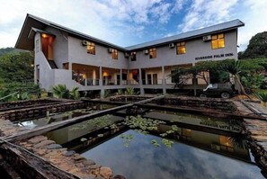 Mặt tiền nơi lưu trú