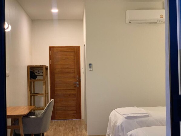 In-room safe, desk, free WiFi