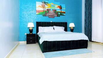 6 makuuhuonetta, silitysrauta/-lauta, Wi-Fi, vuodevaatteet