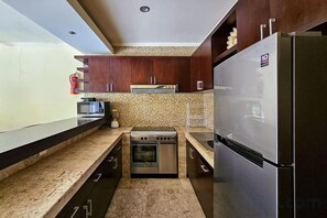 Private kitchen - The Lavana Villa Bukit Jimbaran (2 Bedroom Villa with Private Pool - Minimum Stay 3 Nights) (Bali)