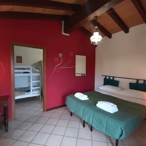 1 dormitorio, tabla de planchar con plancha, wifi gratis y ropa de cama