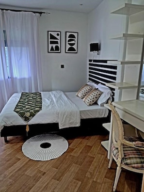 Decoración personalizada, muebles diferentes y wifi gratis 