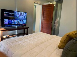 Deluxe Double Room | Meja, Wi-fi percuma, cadar katil