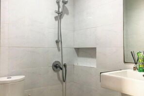 Bathroom - Sweet home & Rooms - East Asia 17/27, Greenlake City (Cipondoh)