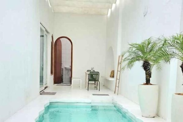 Indoor pool - Floraison Living Villa Yogyakarta (Ngaglik)