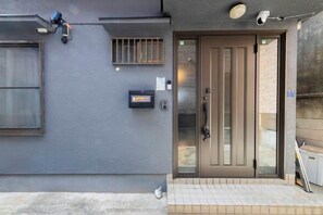 Unclassified image, 5 of 13, button - Ikebukuro 15min｜Family House｜8Guests (Tokyo)
