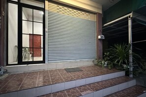 Exterior - W. House for group, Cozy Loft near Suvarnabhumi Airport (Bangkok)
