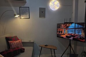 Living area - W. House for group, Cozy Loft near Suvarnabhumi Airport (Bangkok)