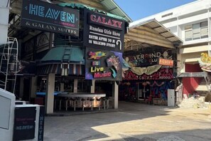 المنشأة من الخارج