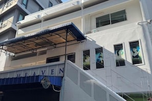 Unclassified image, 2 of 3, button - Todd Inn (Pattaya)